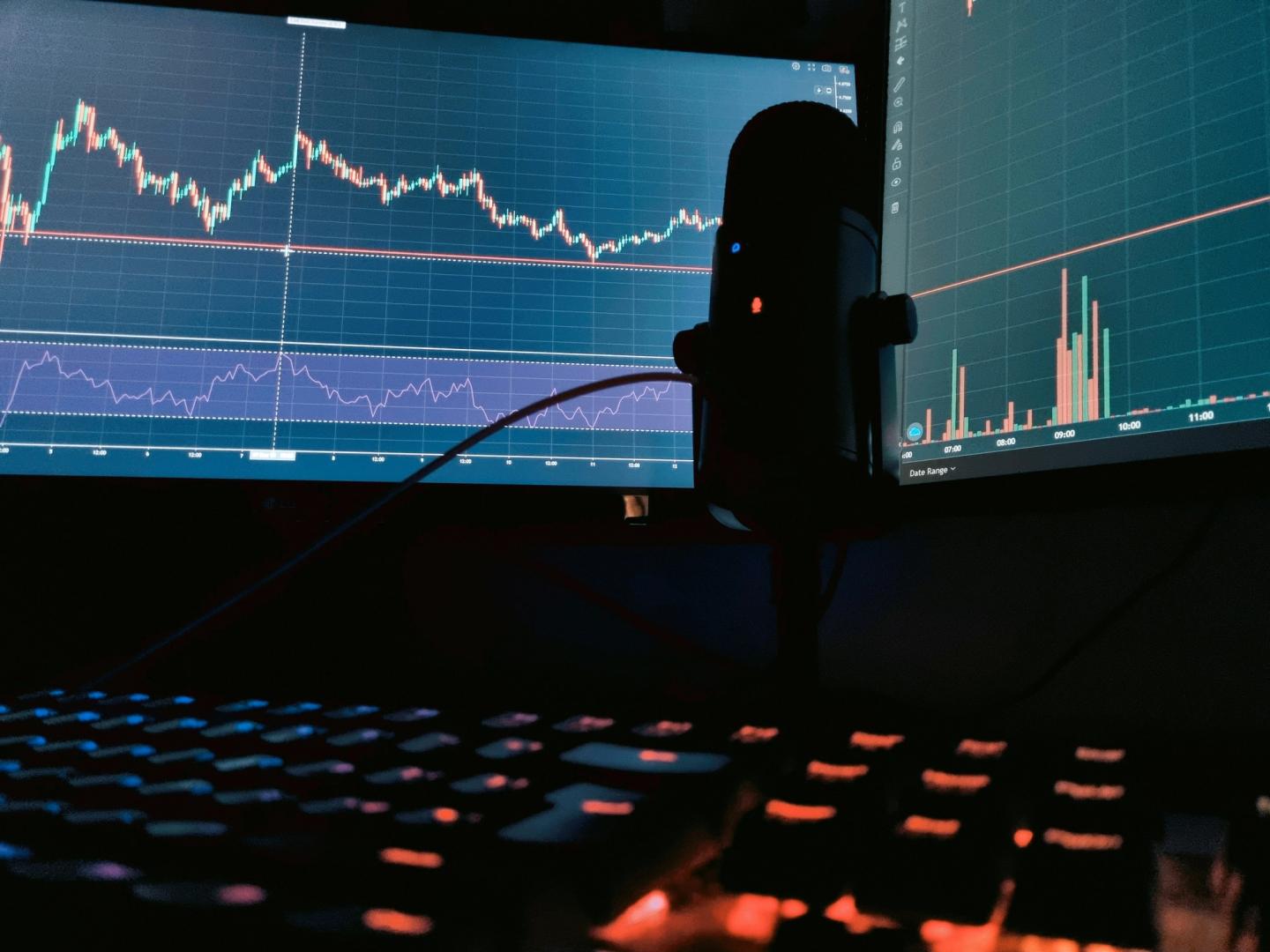 Digital coin above US map with declining demand graph